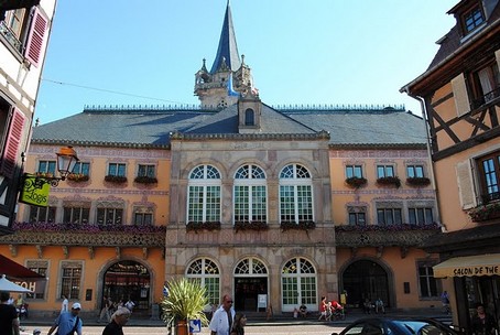 La mairie d'Obernai avec ses peintures en trompe l'oeil